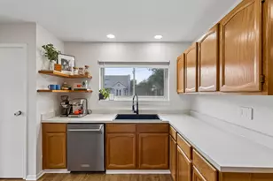 425 Kirkwood Dr, Lewisville, TX 75067 - Photo 8