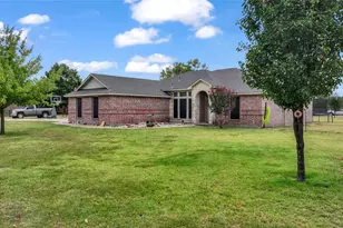 108 Butternut Ct, Weatherford, TX 76088 - Photo 2