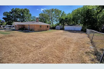 105 E Pecan Street, Saint Jo, TX 76265 - Photo 28