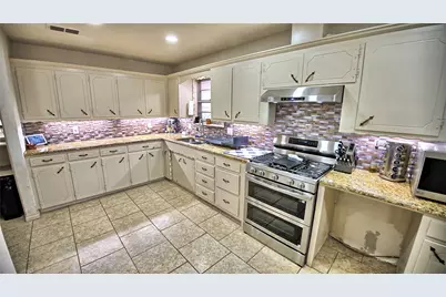 105 E Pecan Street, Saint Jo, TX 76265 - Photo 2