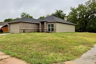 3204 Henderson St, Greenville, TX 75401 - Photo 2