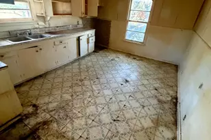317 College St, Italy, TX 76651 - Photo 2
