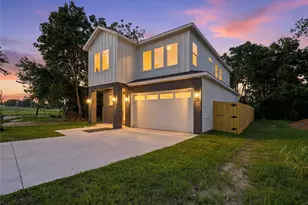 5806 Carlton Garrett St, Dallas, TX 75215 - Photo 2