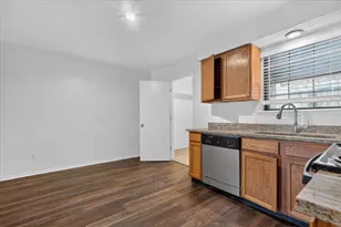 210 Rolston Rd, Irving, TX 75060 - Photo 8