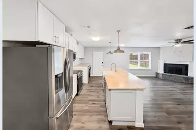109 N Heights Drive, Crowley, TX 76036 - Photo 8