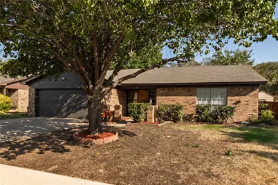 304 Cambridge Drive, Saginaw, TX 76179 - Photo 2