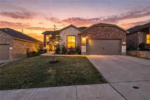 9733 New Bern Dr, Fort Worth, TX 76108 - Photo 2