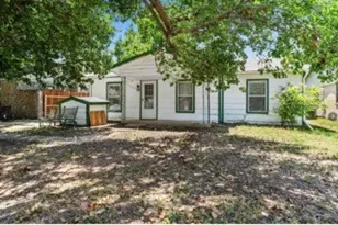 2221 Varsity Dr, Grand Prairie, TX 75051 - Photo 2
