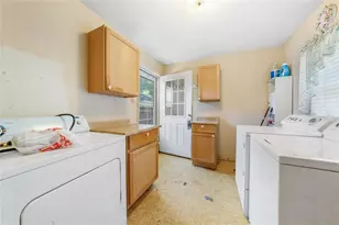 2221 Varsity Dr, Grand Prairie, TX 75051 - Photo 18