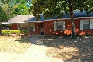 2501 White Oak Ln, Arlington, TX 76012 - Photo 1