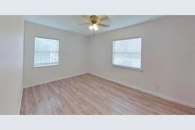 2320 Brockbank Drive, Irving, TX 75062 - Photo 18