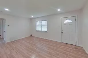 2320 Brockbank Dr, Irving, TX 75062 - Photo 6