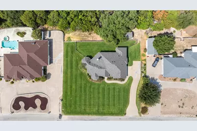 1616 Crow Creek Drive, Granbury, TX 76049 - Photo 36