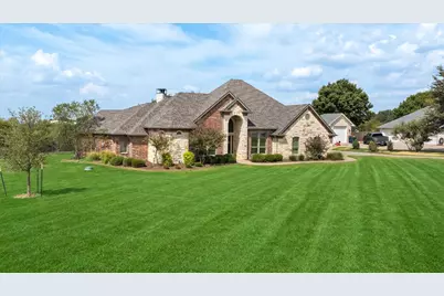 1616 Crow Creek Drive, Granbury, TX 76049 - Photo 2