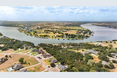 1616 Crow Creek Drive, Granbury, TX 76049 - Photo 38