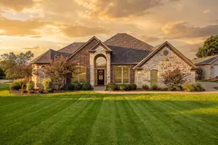 1616 Crow Creek Dr, Granbury, TX 76049 - Photo 4