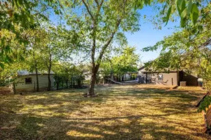 306 Hall St, Whitesboro, TX 76273 - Photo 2