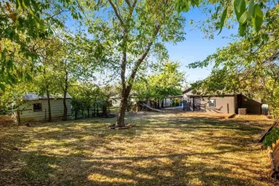 306 Hall Street, Whitesboro, TX 76273 - Photo 2