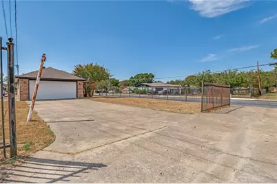 1838 San Antonio Street, Grand Prairie, TX 75051 - Photo 24