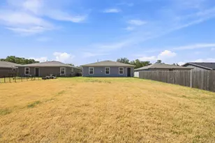 413 E Hull St, Denison, TX 75020 - Photo 22
