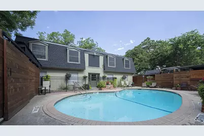 1717 N Locust Street #6, Denton, TX 76201 - Photo 2