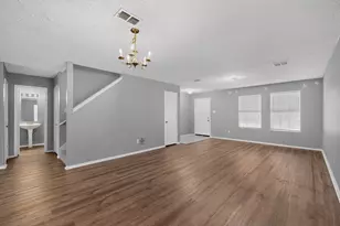 3040 Clemente Dr, Grand Prairie, TX 75052 - Photo 4