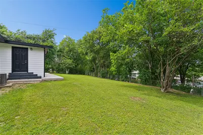 1106 E Strong Parkway, Grand Prairie, TX 75050 - Photo 16