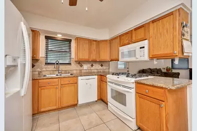 512 E Mission Street, Crowley, TX 76036 - Photo 8