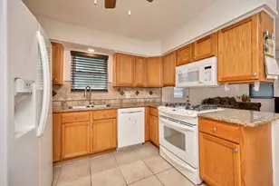 512 E Mission St, Crowley, TX 76036 - Photo 8