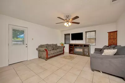 512 E Mission Street, Crowley, TX 76036 - Photo 10