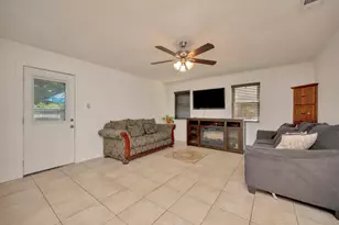 512 E Mission St, Crowley, TX 76036 - Photo 10
