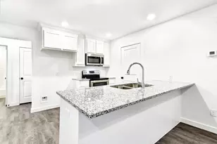 319 E Hull St, Denison, TX 75021 - Photo 4