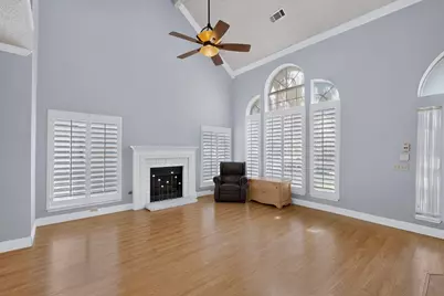 542 Clayton Street, Grand Prairie, TX 75052 - Photo 6