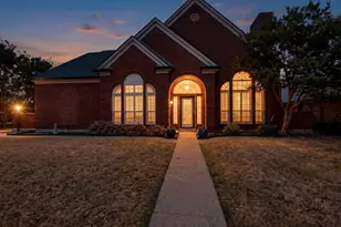 542 Clayton St, Grand Prairie, TX 75052 - Photo 1