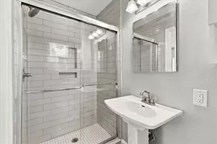 8805 Westfield Dr, Dallas, TX 75243 - Photo 20
