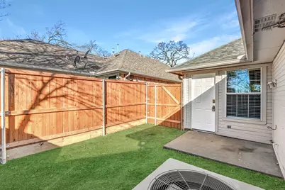 914 W Houston Street, Sherman, TX 75092 - Photo 18