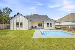 4825 Wichita St, Granbury, TX 76048 - Photo 2