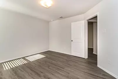 5556 Willamette Drive, Fort Worth, TX 76119 - Photo 6