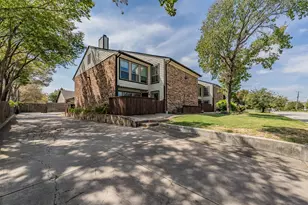 714 E Wall St, Grapevine, TX 76051 - Photo 4