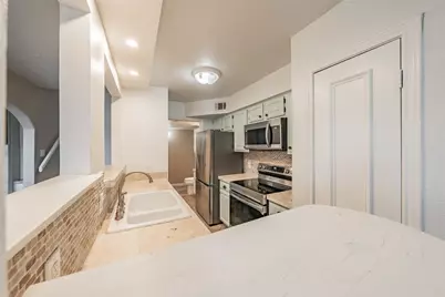 714 E Wall Street #105, Grapevine, TX 76051 - Photo 12