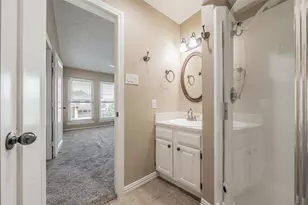 714 E Wall St, Grapevine, TX 76051 - Photo 30
