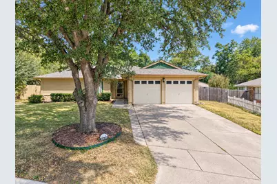2336 Carlisle Court, Grand Prairie, TX 75052 - Photo 4