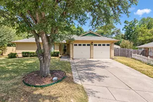 2336 Carlisle Ct, Grand Prairie, TX 75052 - Photo 4