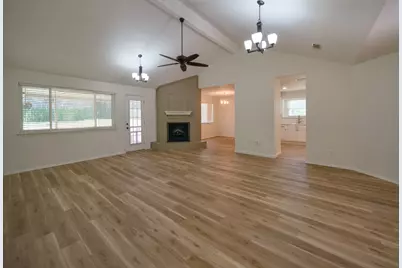 2336 Carlisle Court, Grand Prairie, TX 75052 - Photo 6