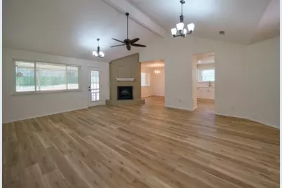 2336 Carlisle Court, Grand Prairie, TX 75052 - Photo 8