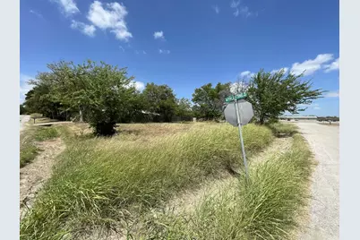 801 Thornton Carter Street, Mexia, TX 76667 - Photo 2