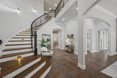 2613 Round Table Boulevard, Lewisville, TX 75056 - Photo 2