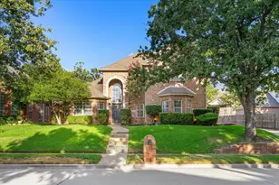 8212 Hallmark Dr, North Richland Hills, TX 76182 - Photo 2