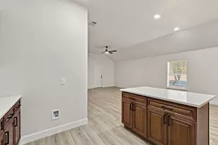 807 Wyatt St, Waxahachie, TX 75165 - Photo 8