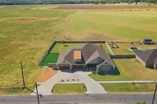 568 Crow Rd, Whitesboro, TX 76273 - Photo 6